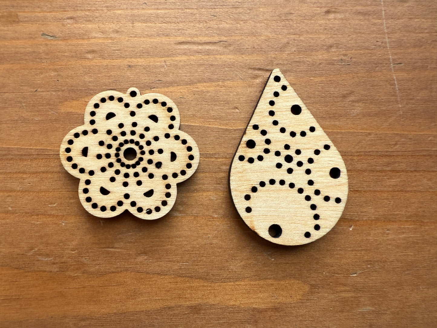 Wood Pendant/Earrings to Embroider